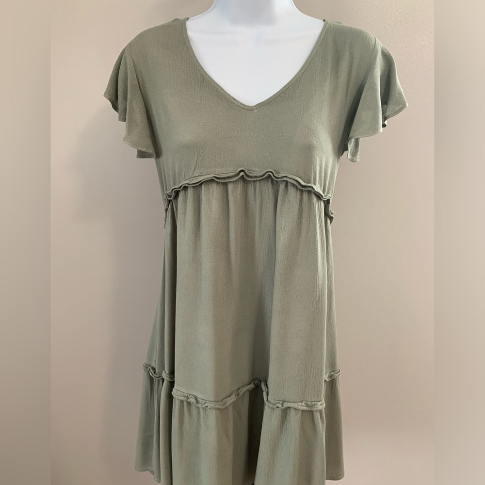 La miel Tierd Ruffle Sage Dress